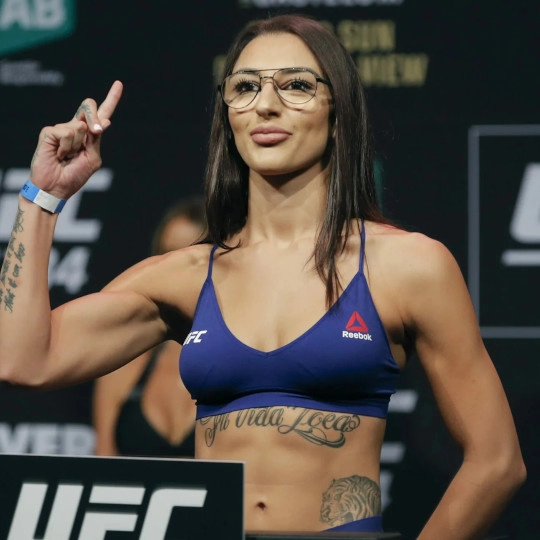 Nadia Kassem 187