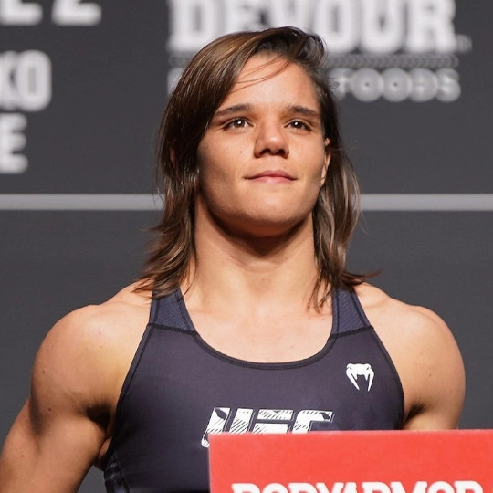 Ariane Carnelossi Sorriso