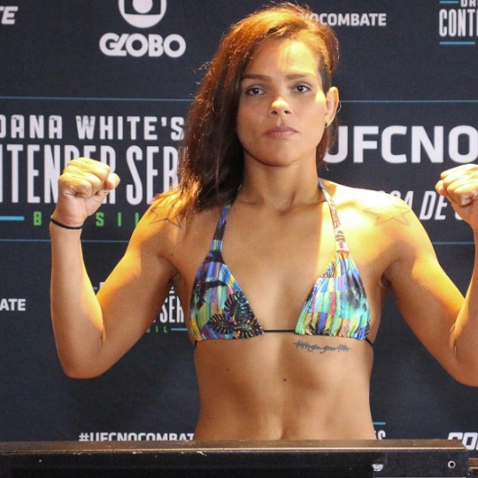 Estefani Almeida 