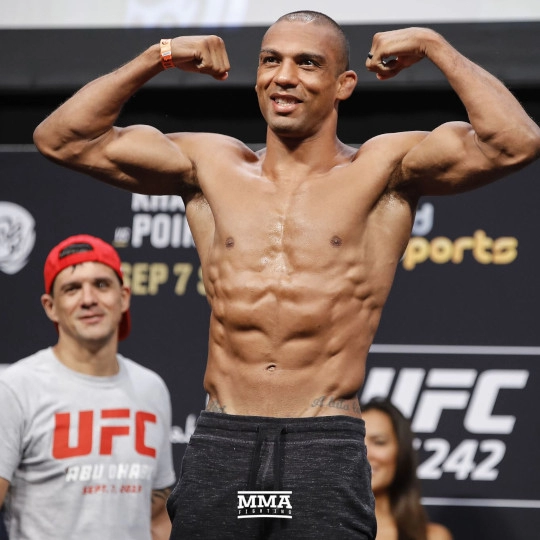 Edson Barboza Junior