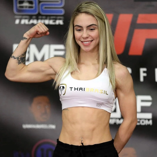 Nicolle Caliari 